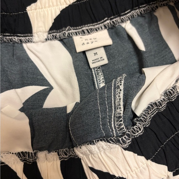 A New Day Wavy Design Silky Shorts - Medium - Picture 3 of 5